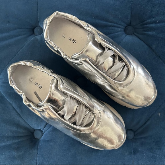 JW PEI ballet runners - Picture 2 of 4